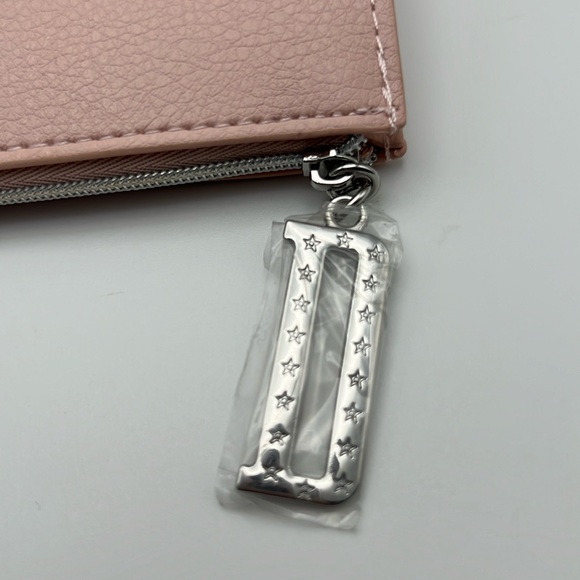 DiorPink Cosmetic Pouch“D” Star Zipper Charm, SkinGlow, Valentino Lipstick & EDP - Picture 12 of 17